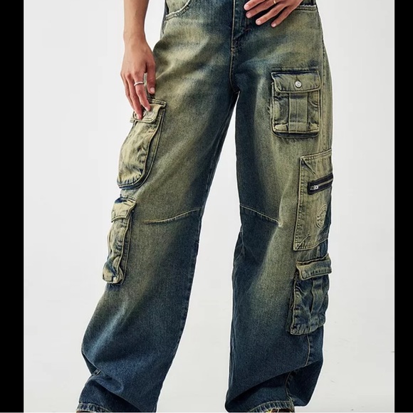 BDG Extreme Pocket Logan Cinch Back Boyfriend Jeans size 26 - Picture 2 of 10